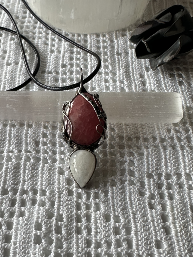 Rodochrozit a měsíční kámen