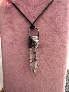 Křišťál s rubínem