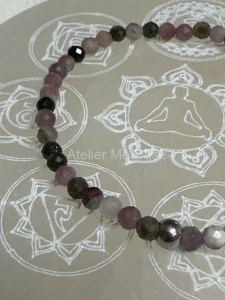 Náramek z broušeného turmalínu