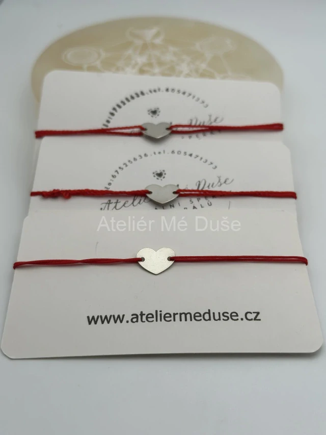 Náramek se stříbrným srdíčkem