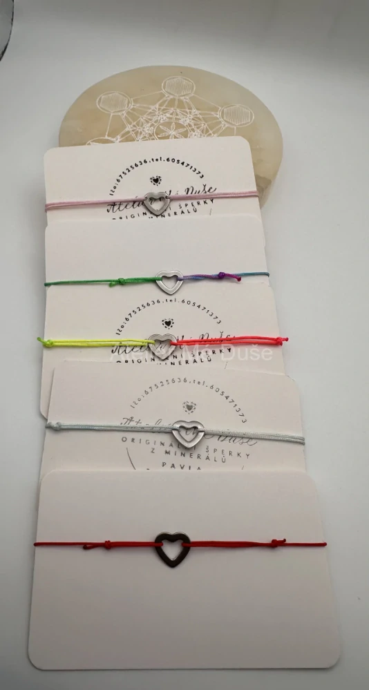 Šňůrkový náramek se srdíčkem z nerezové oceli