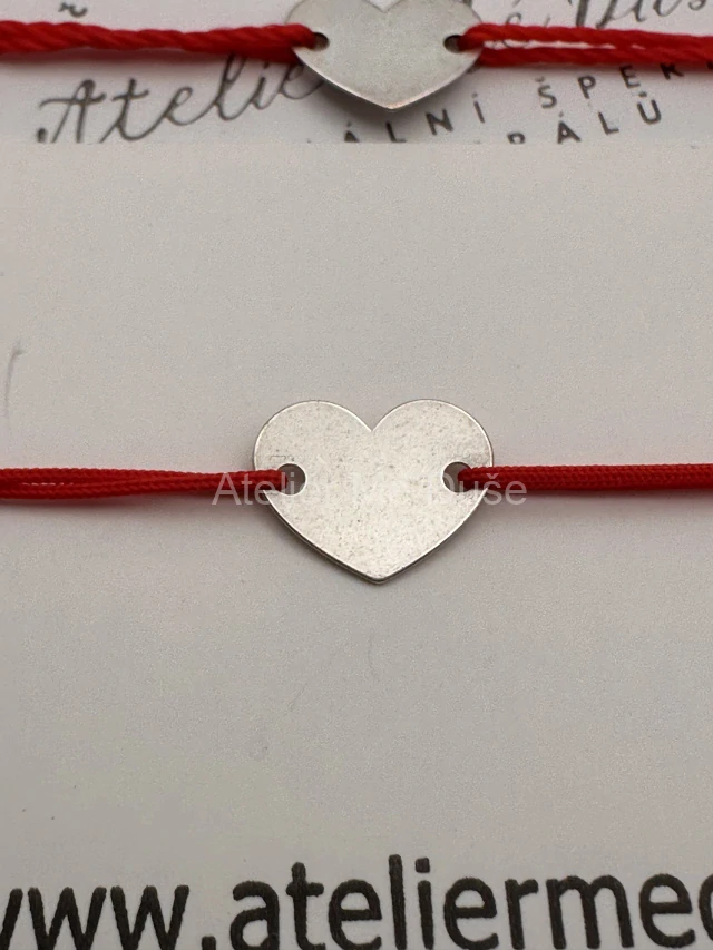 Náramek se stříbrným srdíčkem