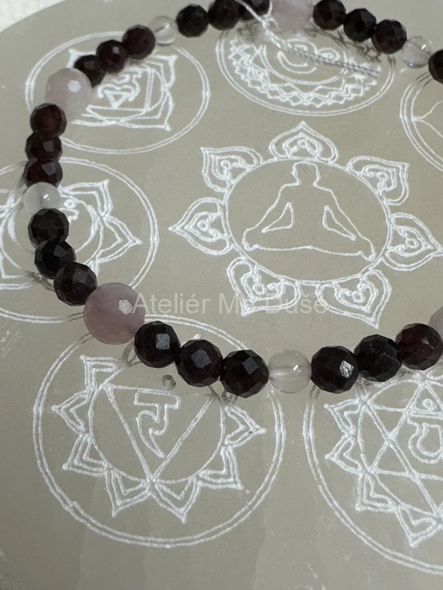 Náramek granát, růženín, křišťál