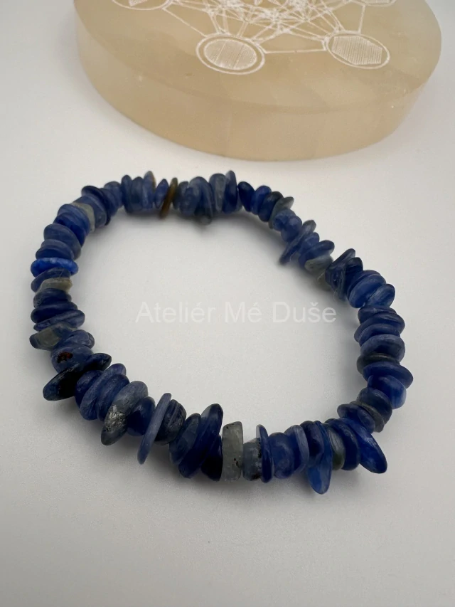Náramek z přírodního sekaného kyanitu