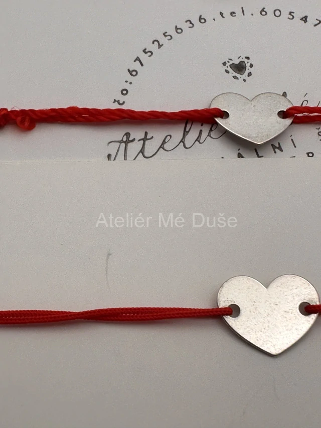 Náramek se stříbrným srdíčkem