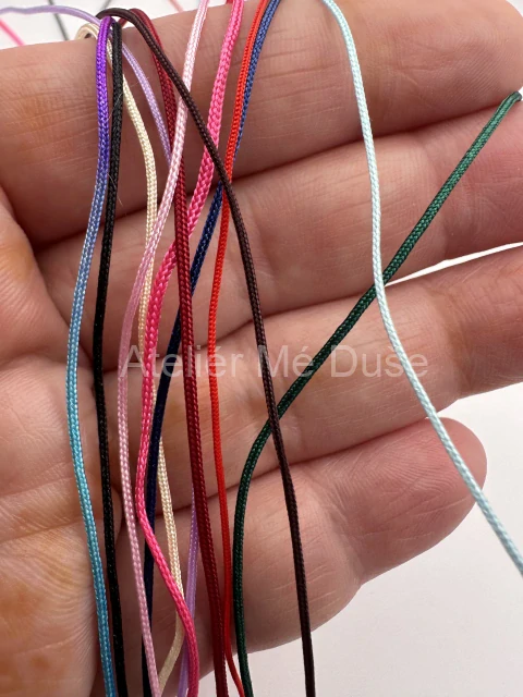 Šňůrkový náramek s nerezovým mezidílkem