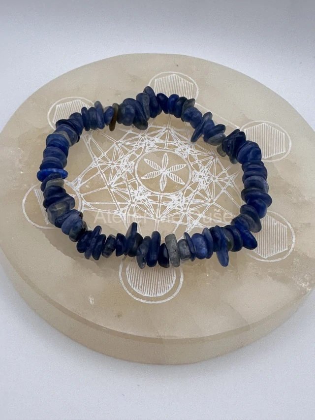 Náramek z přírodního sekaného kyanitu