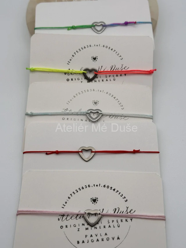 Šňůrkový náramek se srdíčkem z nerezové oceli