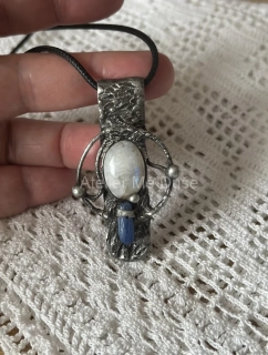 Měsíční kámen s kyanitem