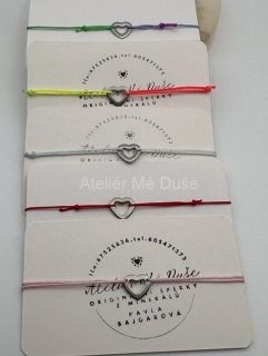 Šňůrkový náramek se srdíčkem z nerezové oceli